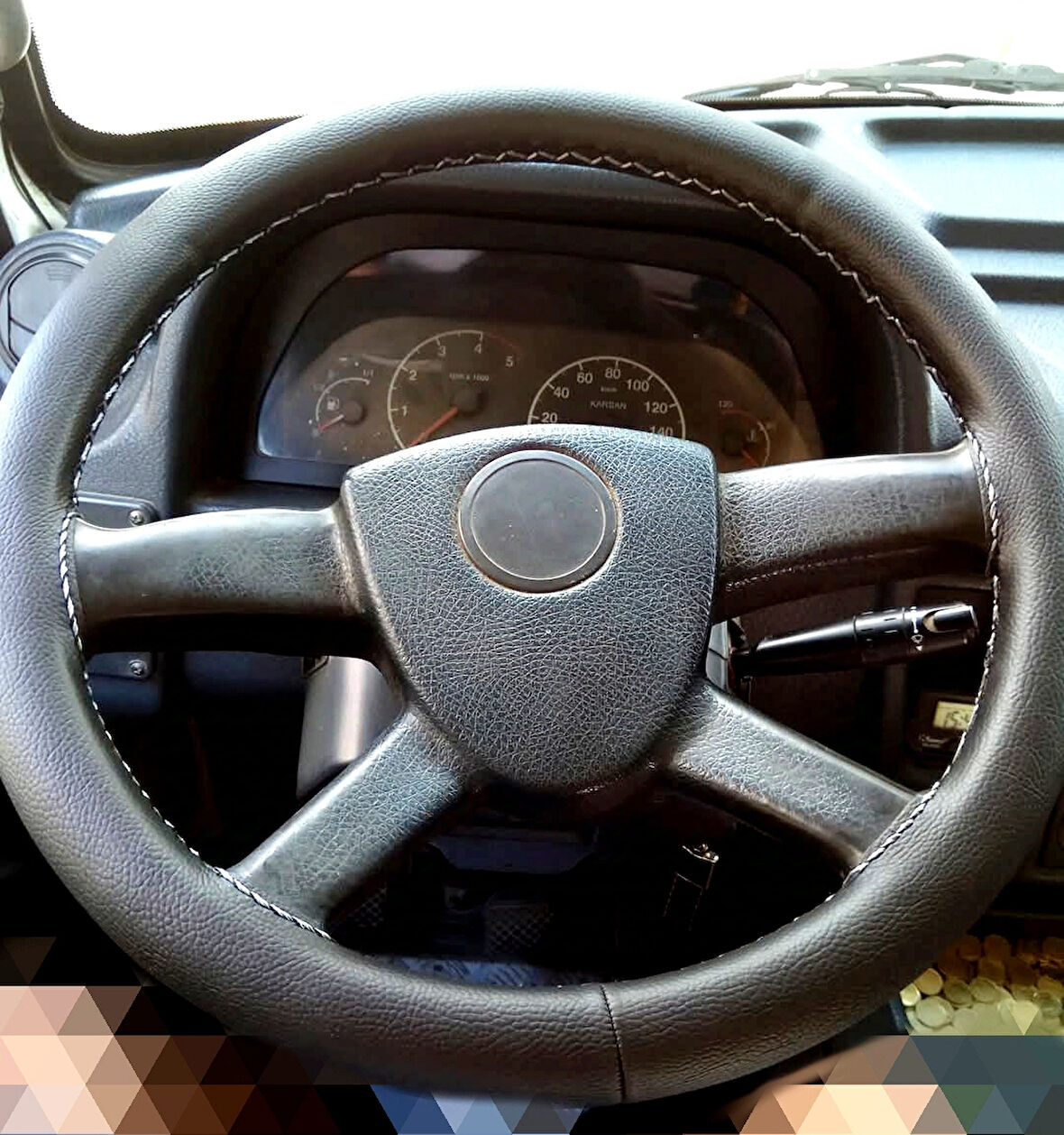 DİKİŞLİ DİREKSİYON KILIFI SİYAH DERİ GRİ DİKİŞLİ KARSAN J9 İÇİN