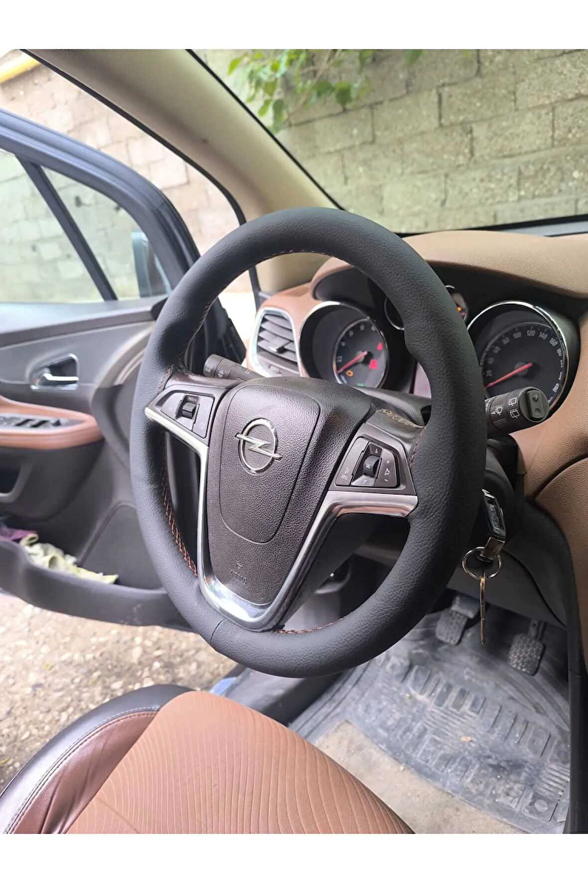 DİKİŞLİ DİREKSİYON KILIFI SİYAH DERİ KAHVE DİKİŞLİ OPEL MOKKA İÇİN HIZLI KARGO