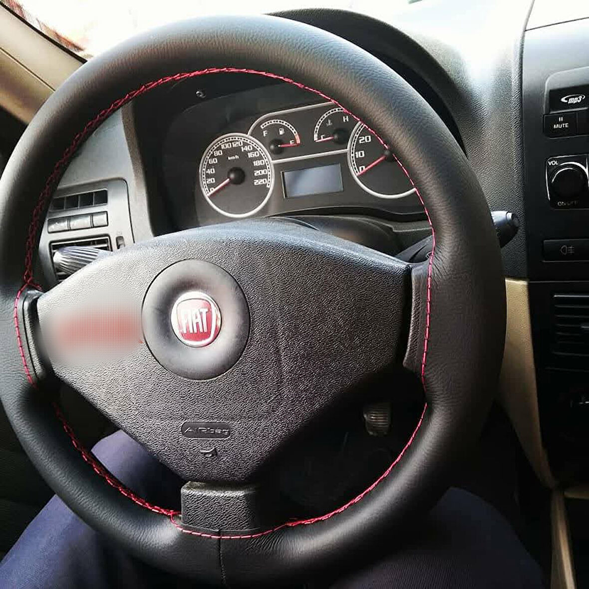 DİKİŞLİ DİREKSİYON KILIFI SİYAH DERİ KIRMIZI DİKİŞLİ FIAT ALBEA İÇİN