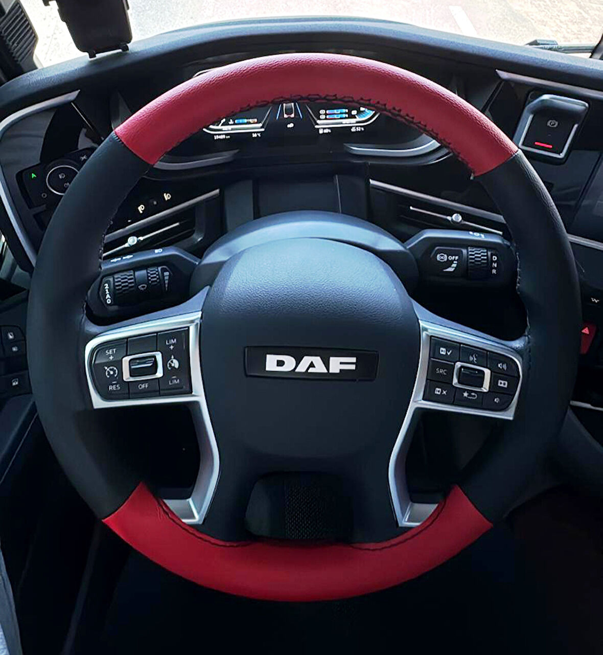 DİKİŞLİ DİREKSİYON KILIFI SİYAH DERİ KIRMIZI DERİ SİYAH DİKİŞLİ MAN FOTODAKİ DİREKSİYONA UYGUN