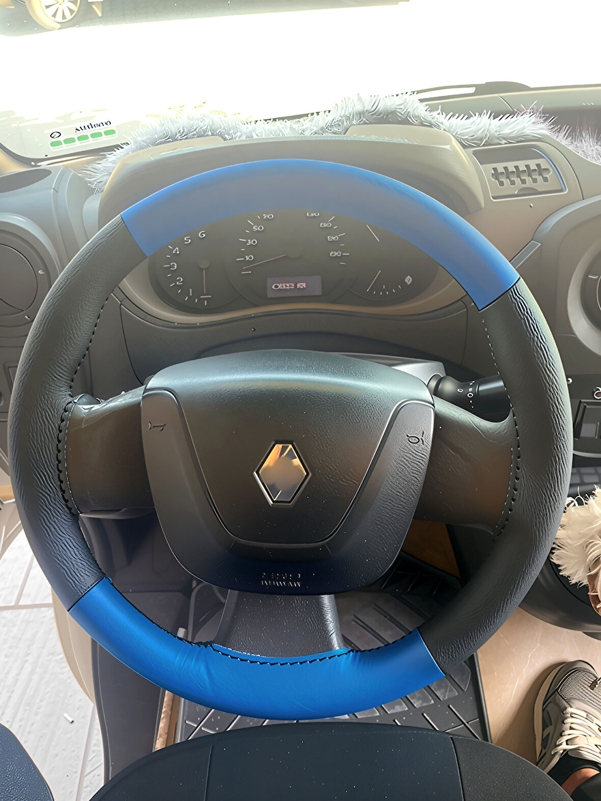 DİKİŞLİ DİREKSİYON KILIFI SİYAH DERİ MAVİ DERİ SİYAH DİKİŞLİ RENO MASTER (FOTODAKİ) İÇİN