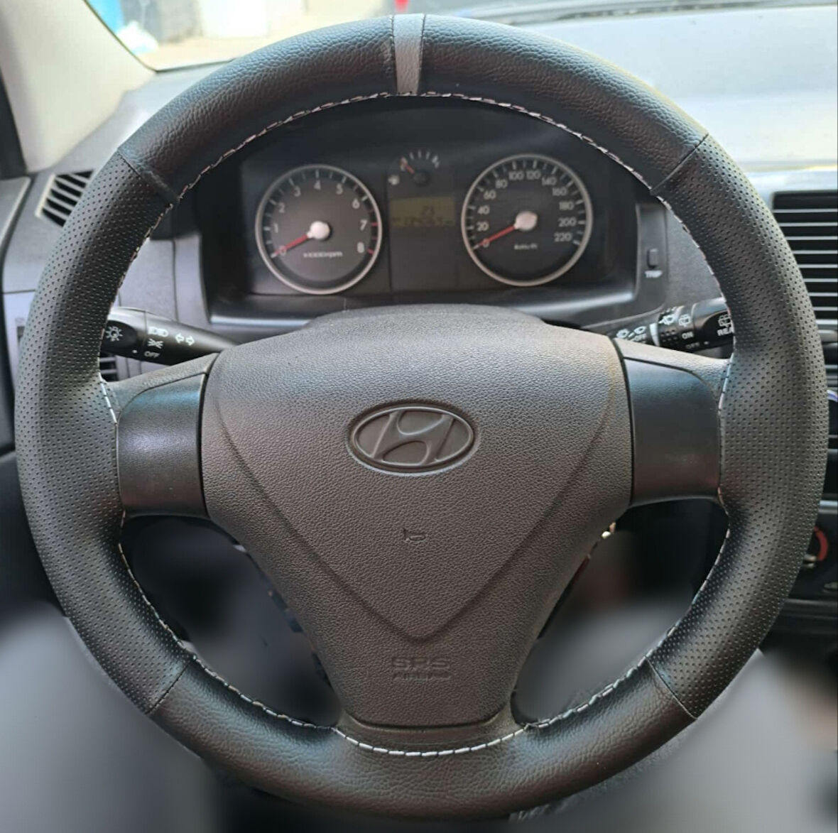 DİKİŞLİ DİREKSİYON KILIFI SİYAH DERİ NOKTALI DERİ GRİ YÜZÜK / DİKİŞLİ HYUNDAİ ACCENT ERA GETZ İÇİN