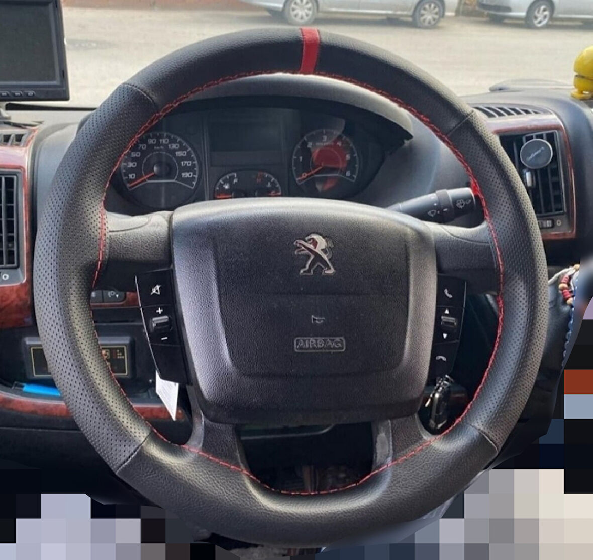 DİKİŞLİ DİREKSİYON KILIFI SİYAH / NOKTALI DERİ KIRMIZI YÜZÜK KIRMIZI DİKİŞLİ PEUGEOT BOXER İÇİN