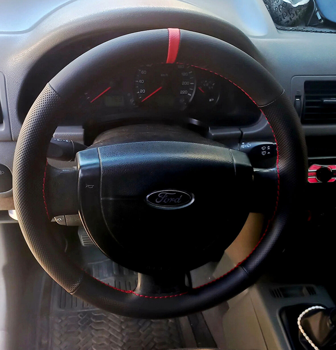 DİKİŞLİ DİREKSİYON KILIFI SİYAH / NOKTALI DERİ KIRMIZI YÜZÜK / DİKİŞLİ F.O.R.D CONNECT İÇİN