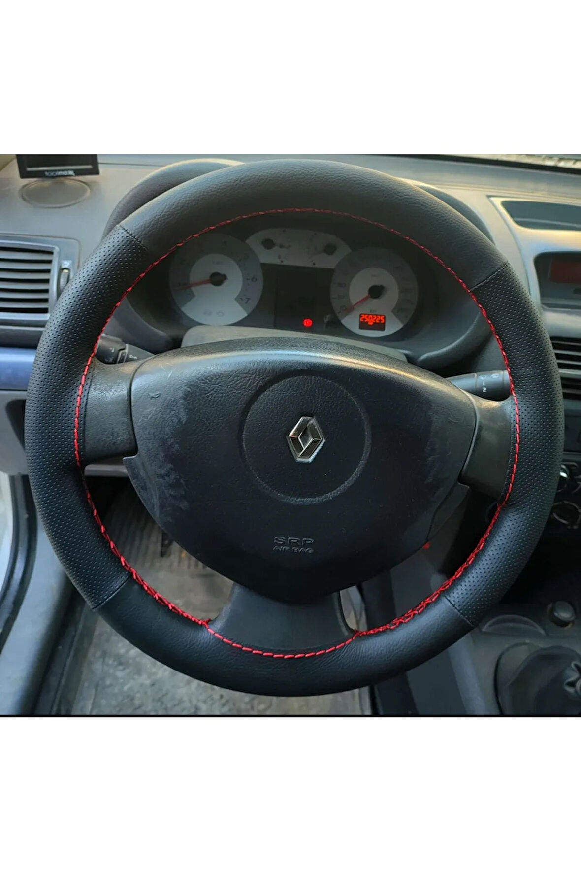 DİKİŞLİ DİREKSİYON KILIFI SİYAH DERİ NOKTALI DERİ KIRMIZI DİKİŞLİ RENAULT CLİO İÇİN