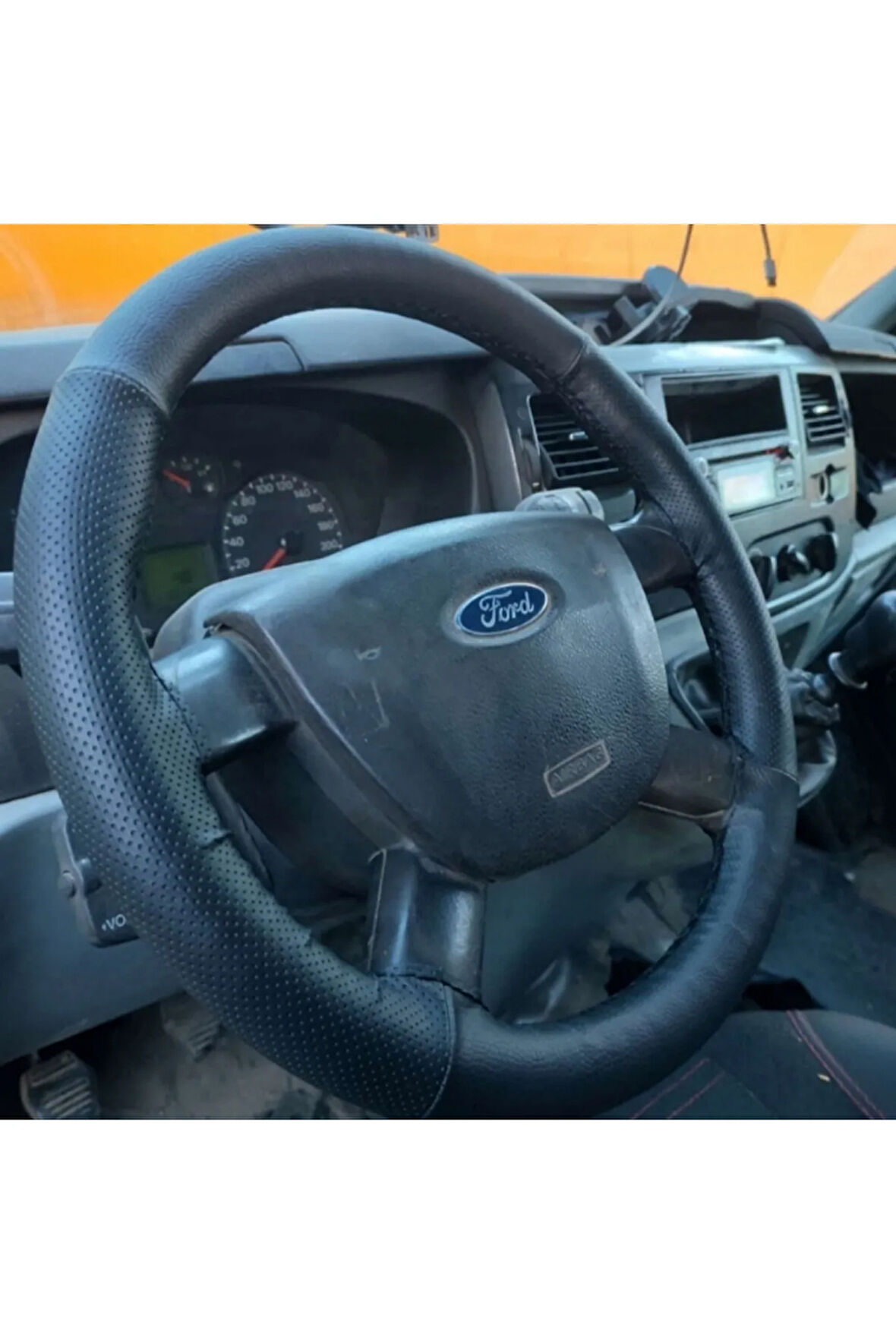DİKİŞLİ DİREKSİYON KILIFI SİYAH DERİ NOKTALI DERİ SİYAH DİKİŞLİ FORD TRANSİT İÇİN