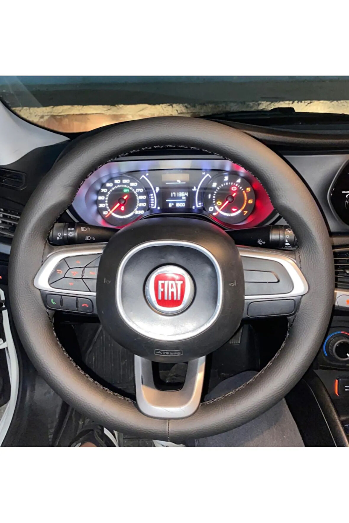 DİKİŞLİ DİREKSİYON KILIFI İTHAL SİYAH DERİ SİYAH DİKİŞLİ FIAT EGEA İÇİN HIZLI KARGO