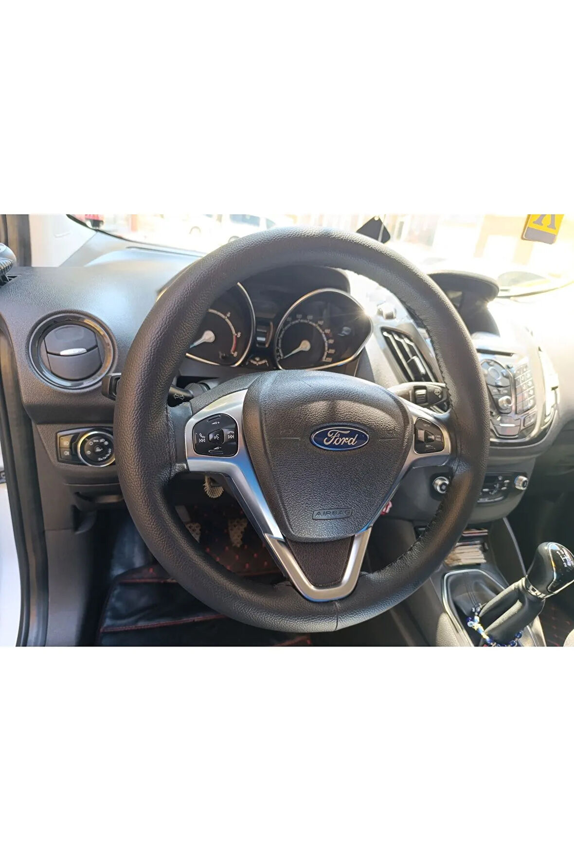 DİKİŞLİ DİREKSİYON KILIFI DAMARLI SİYAH DERİ SİYAH DİKİŞLİ FORD TRANSİT İÇİN HIZLI KARGO