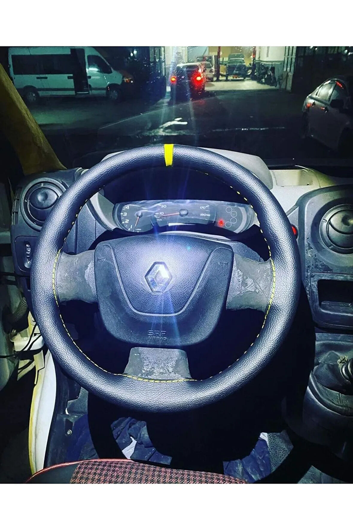DİKİŞLİ DİREKSİYON KILIFI DAMARLI SİYAH DERİ SARI YÜZÜK/DİKİŞLİ RENAULT MASTER İÇİN HIZLI KARGO