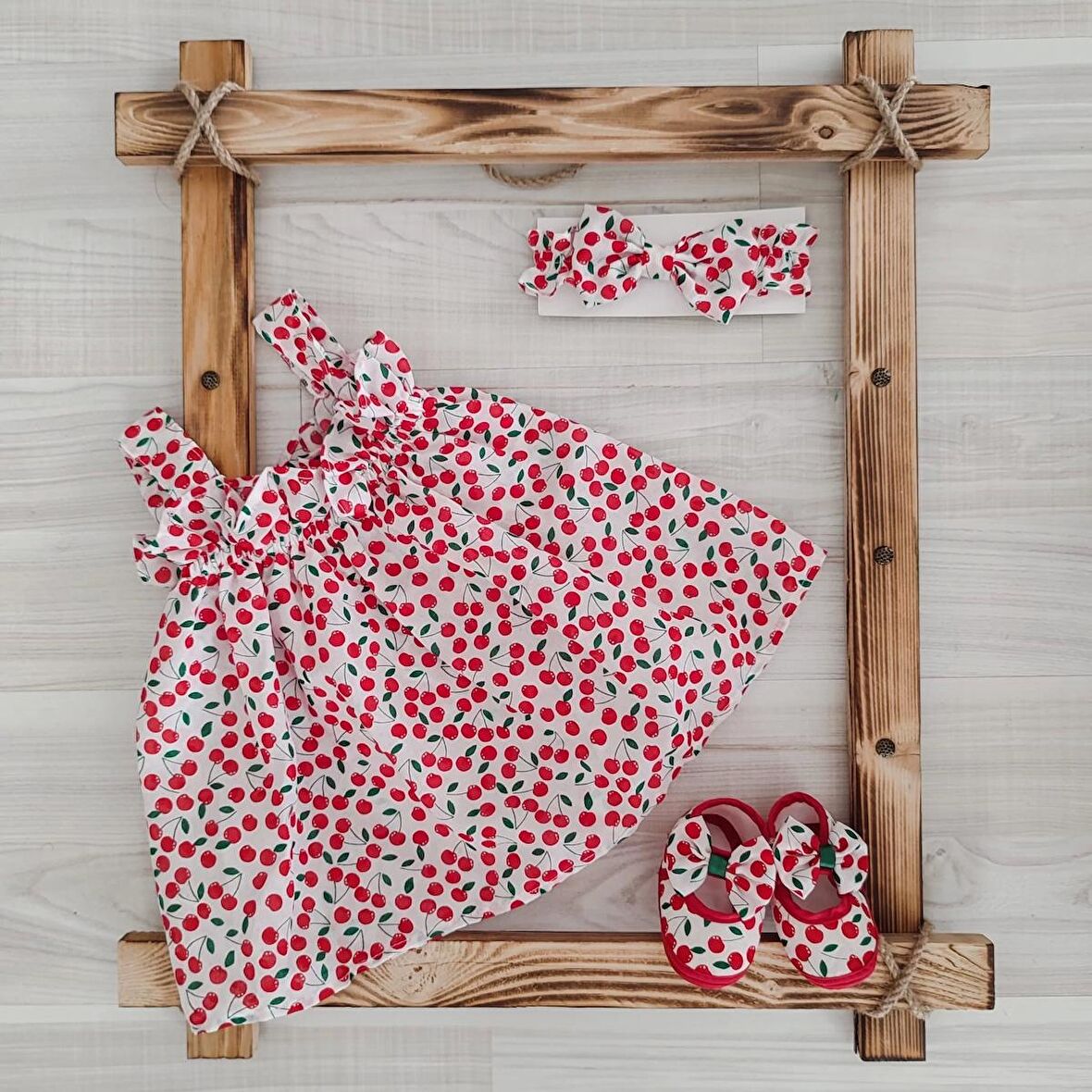 Kız Bebek Kiraz Baskılı Elbise (fiyonklu Bandana Ve Ayakkabı ) 3'lü Takım