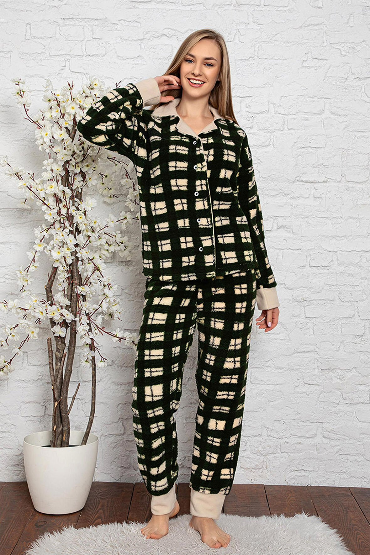 Nisanca Desenli Tam Peluş Kışlık Yılbaşı Kadın Pijama Takımı 