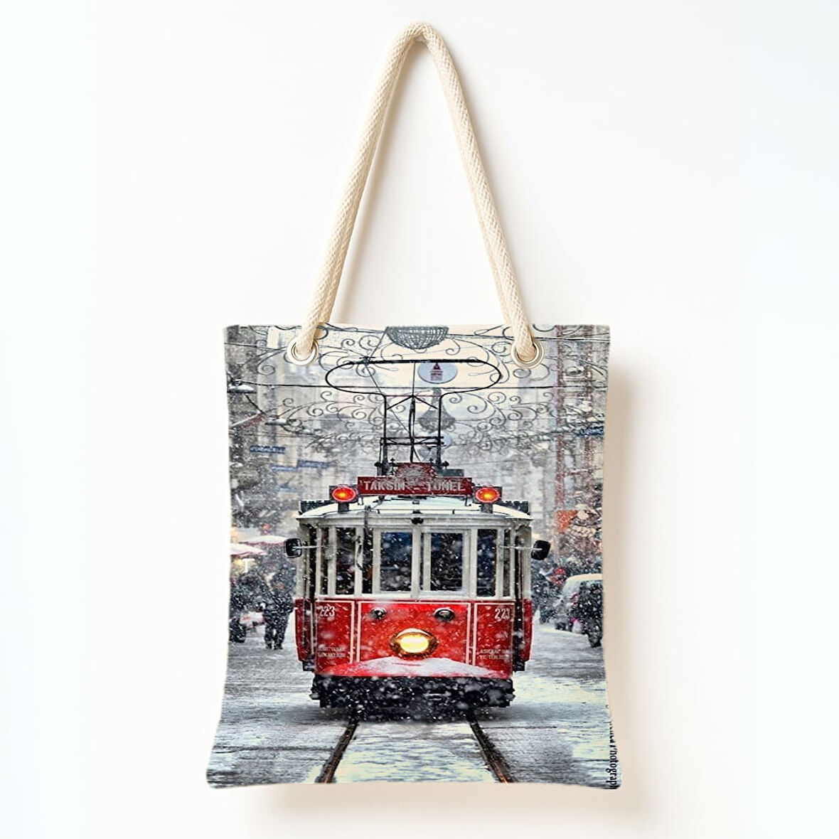 Kar Altında Taksim Omuz Çantası