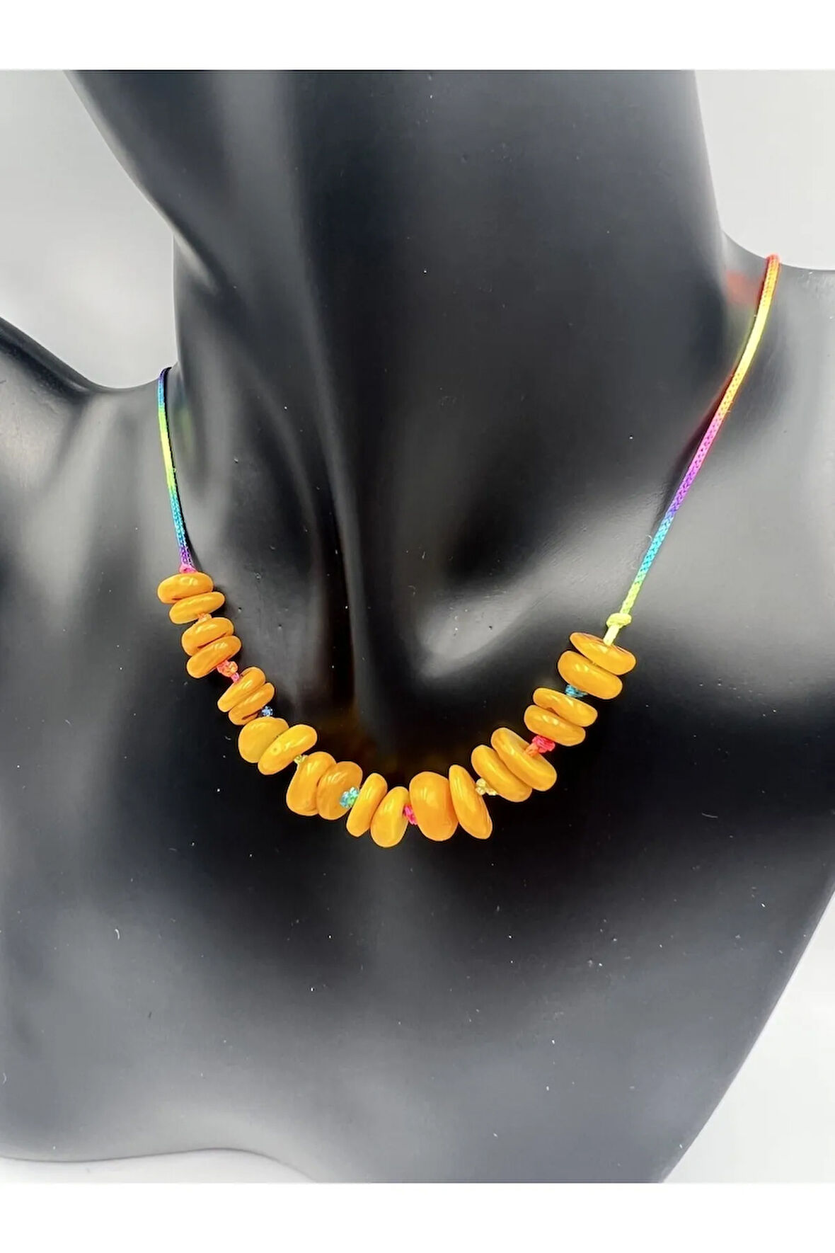 Sarı Sedef Doğal Taş Çocuk Kolyesi Asansörlü Kilit Sistemi