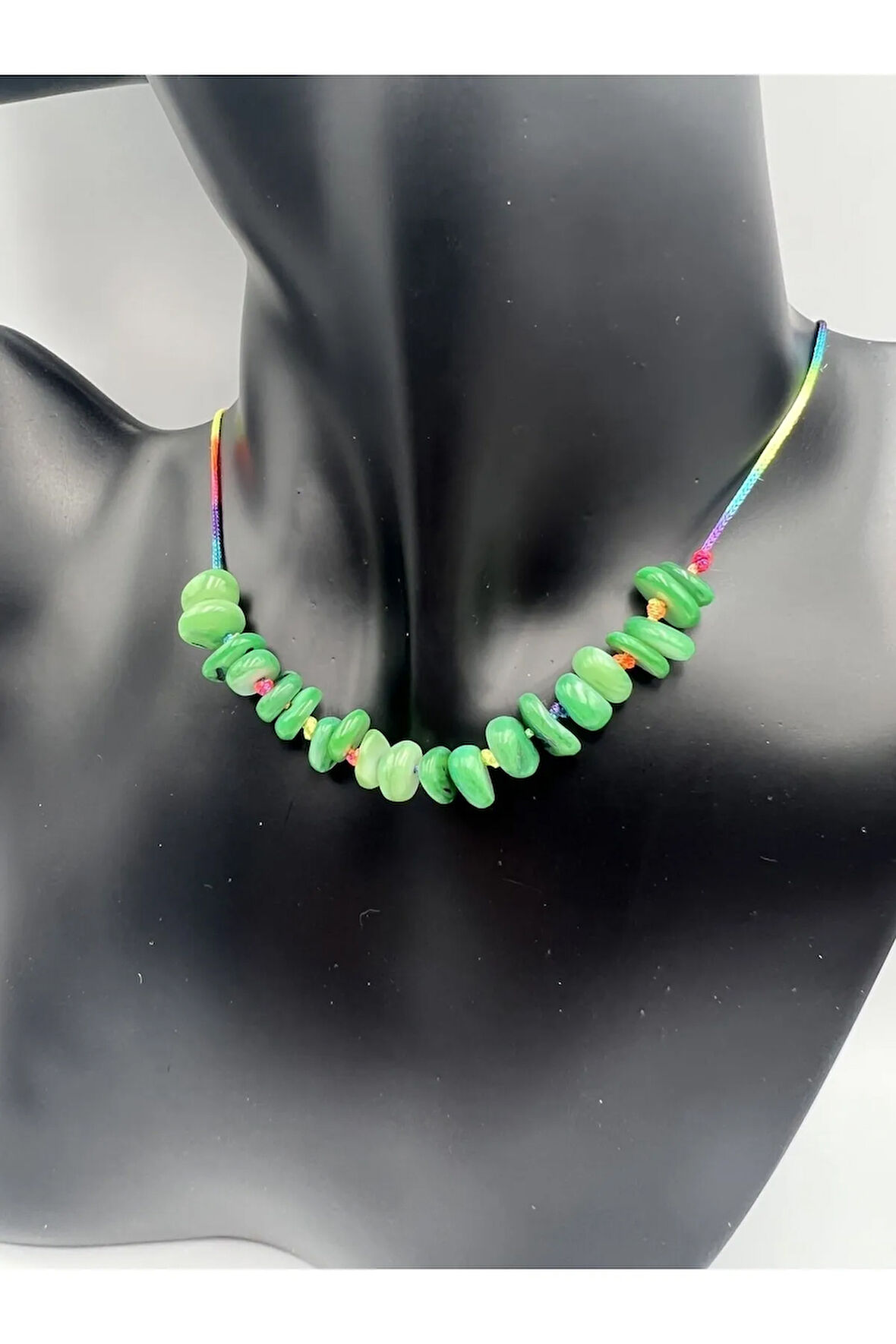 Yeşil Sedef Doğal Taş Çocuk Kolyesi Asansörlü Kilit Sistemi