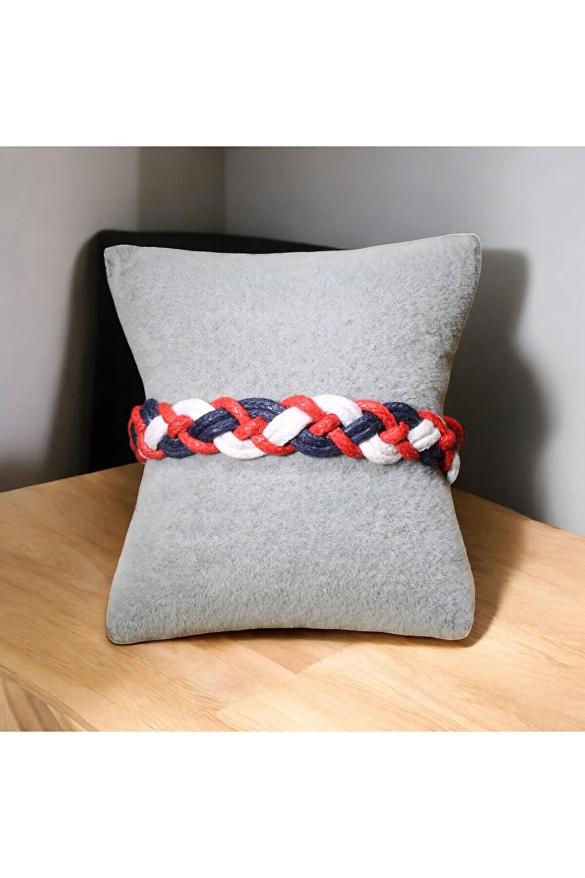 Baharın Renkleri İp Bileklik ( Kırmızı- Lacivert- Beyaz) Renk