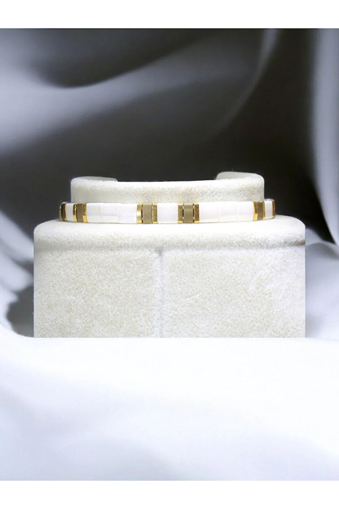 Tila Boncuklarla Zarif ve Renkli Bileklikler Serisi -  Antik Sarı - Beyaz