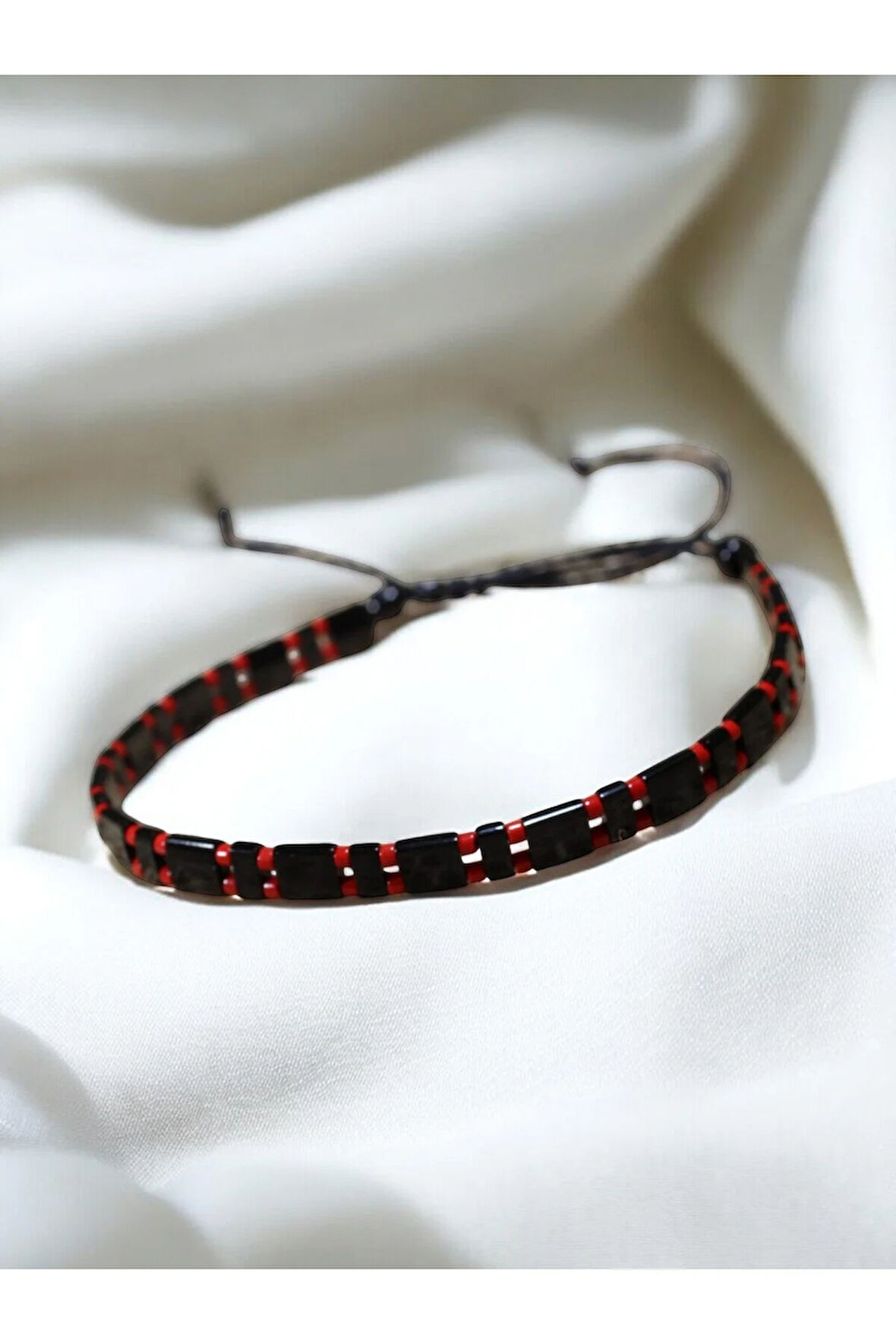 Tila Boncuklarla Zarif Ve Renkli Bileklikler Serisi - Kırmızı Miyuki - Siyah Tila