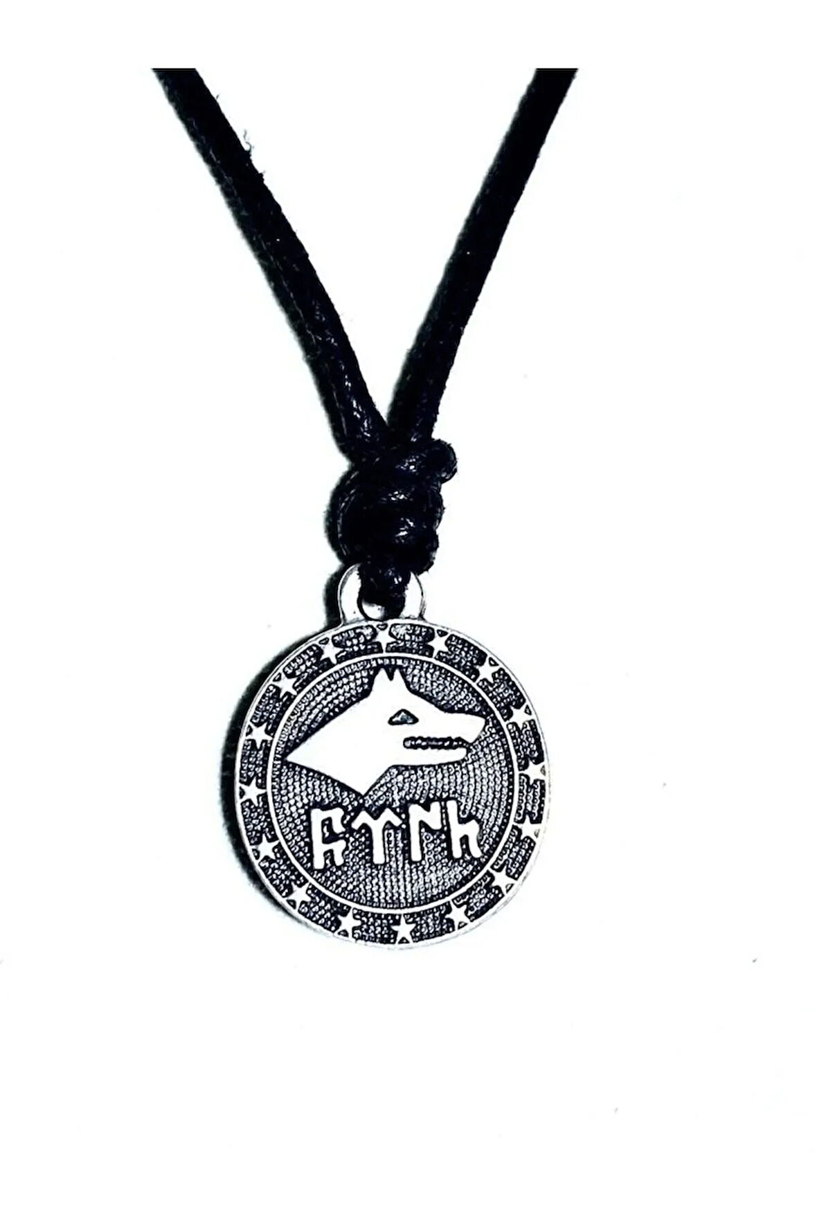 Göktürk Bayrağı Motifli Kolye – Ayarlanabilir Pamuk İp, Zamak Metal Tasarım