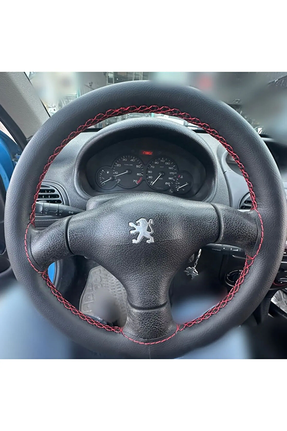 DİKİŞLİ DİREKSİYON KILIFI İTHAL DAMARLI SİYAH DERİ KIRMIZI DİKİŞLİ PEUGEOT İÇİN