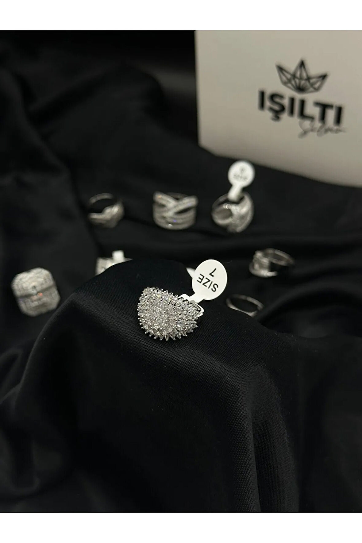 925 Gümüş | Pırlanta Tasarımlı Baget Taşlı Çiçek Yüzük