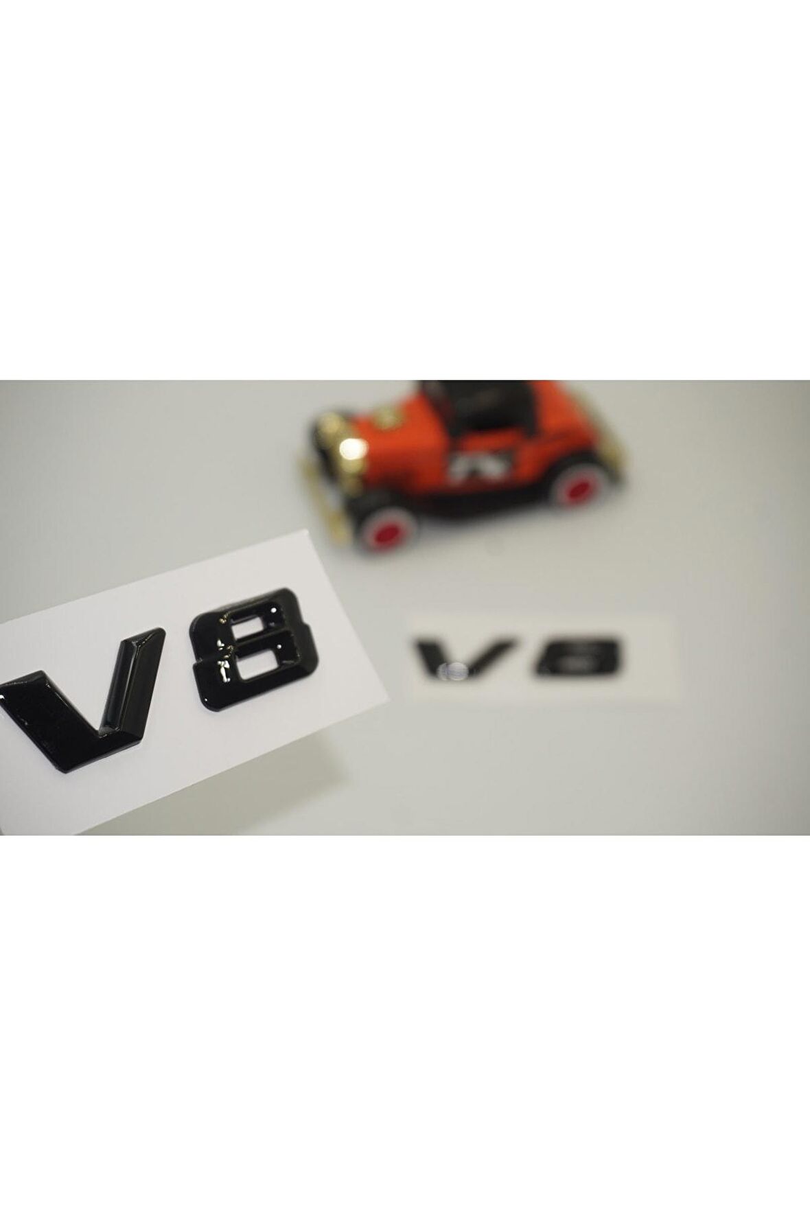 V8 Çamurluk Yanı Parlak Siyah Abs 3m Yazı Logo Orjinal Ürün