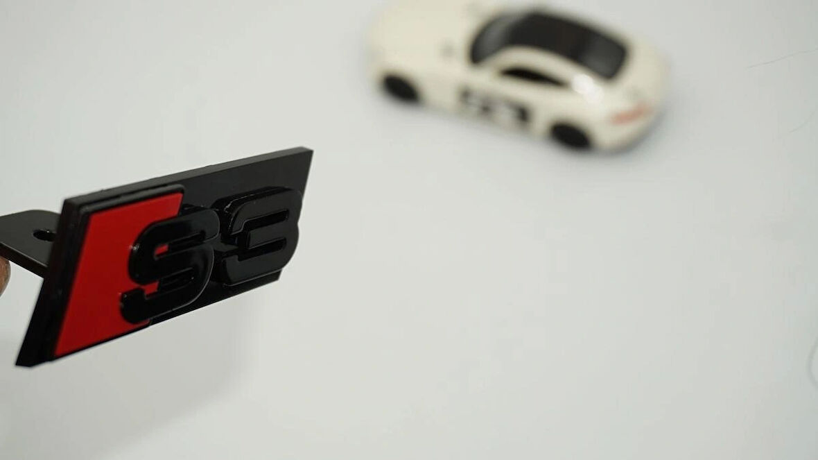 DK Tuning S3 Siyah Kırmızı Ön Panjur Logo Arma Audi İle Uyumlu