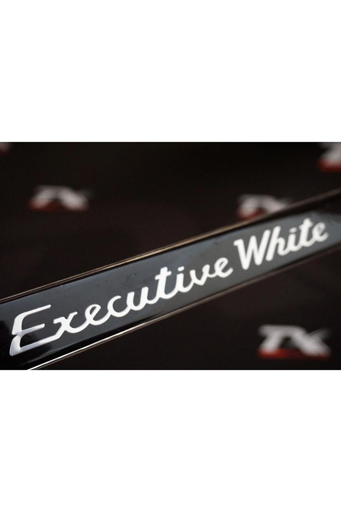 Land Cruiser Executive White 3m Silikon Kaplama Bagaj Logo