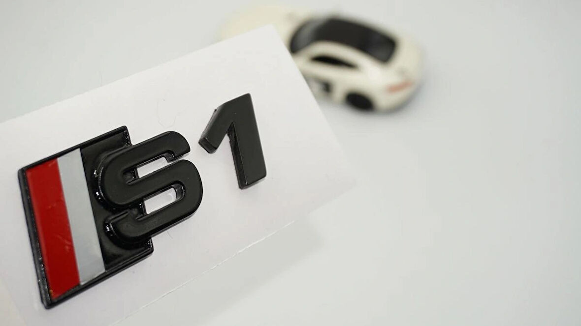 DK Tuning S1 Siyah Gri Kırmızı Bagaj Logo Audi İle Uyumlu