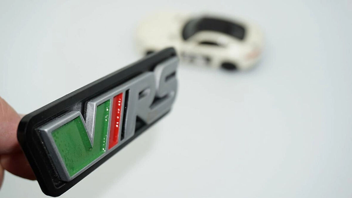 DK Tuning Skoda VRS Ön Panjur Gri Yeşil Kırmızı Logo Arma