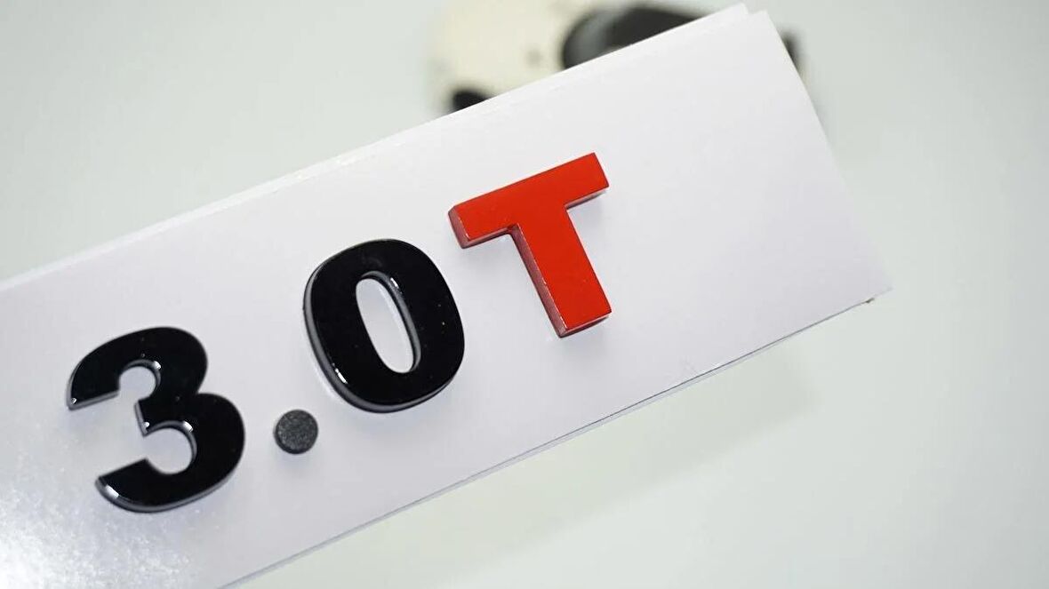 DK Tuning 3.0T Bagaj Siyah Kırmızı Yazı Logo Volkswagen İle Uyumlu