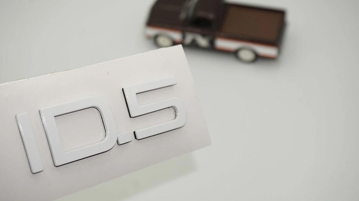 DK Tuning VW Volkswagen iD 5 Bagaj Beyaz Yazı Logo Arma