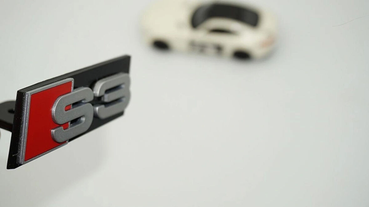 DK Tuning S3 Gri Kırmızı Ön Panjur Logo Arma Audi İle Uyumlu