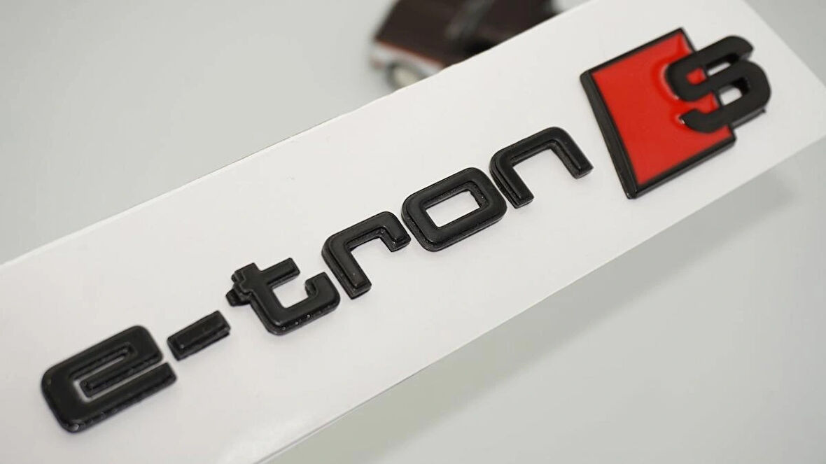 DK Tuning e-tron S Bagaj Siyah Kırmızı Yazı Logo Audi İle Uyumlu