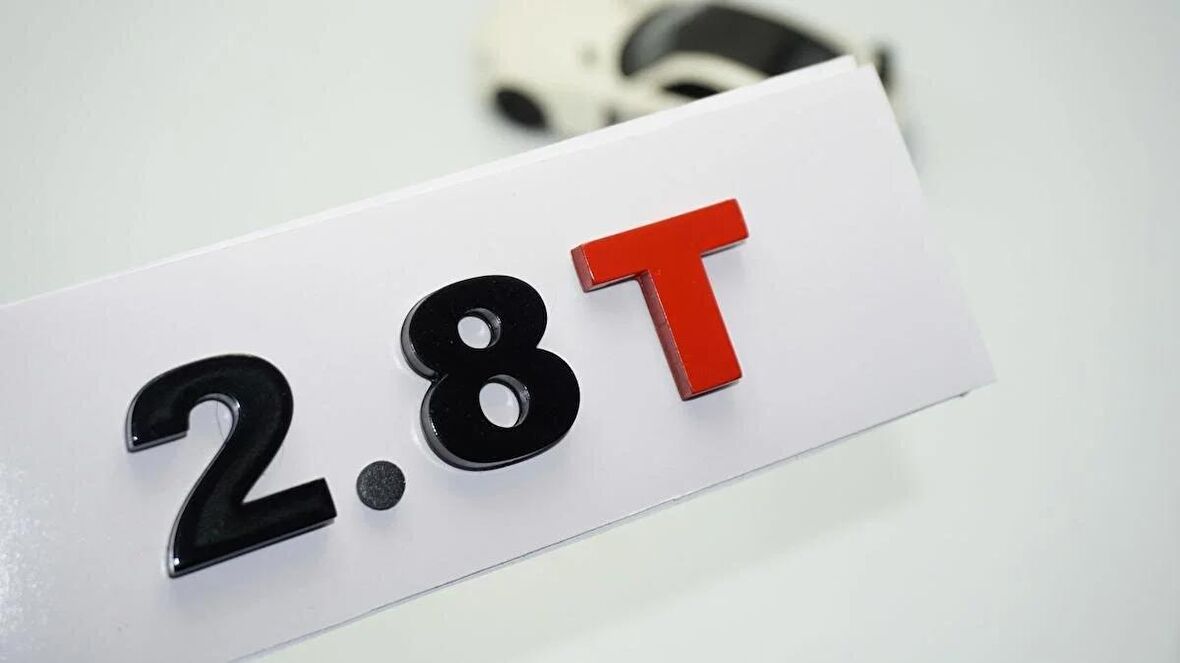 DK Tuning 2.8T Bagaj Siyah Kırmızı Yazı Logo Volkswagen İle Uyumlu