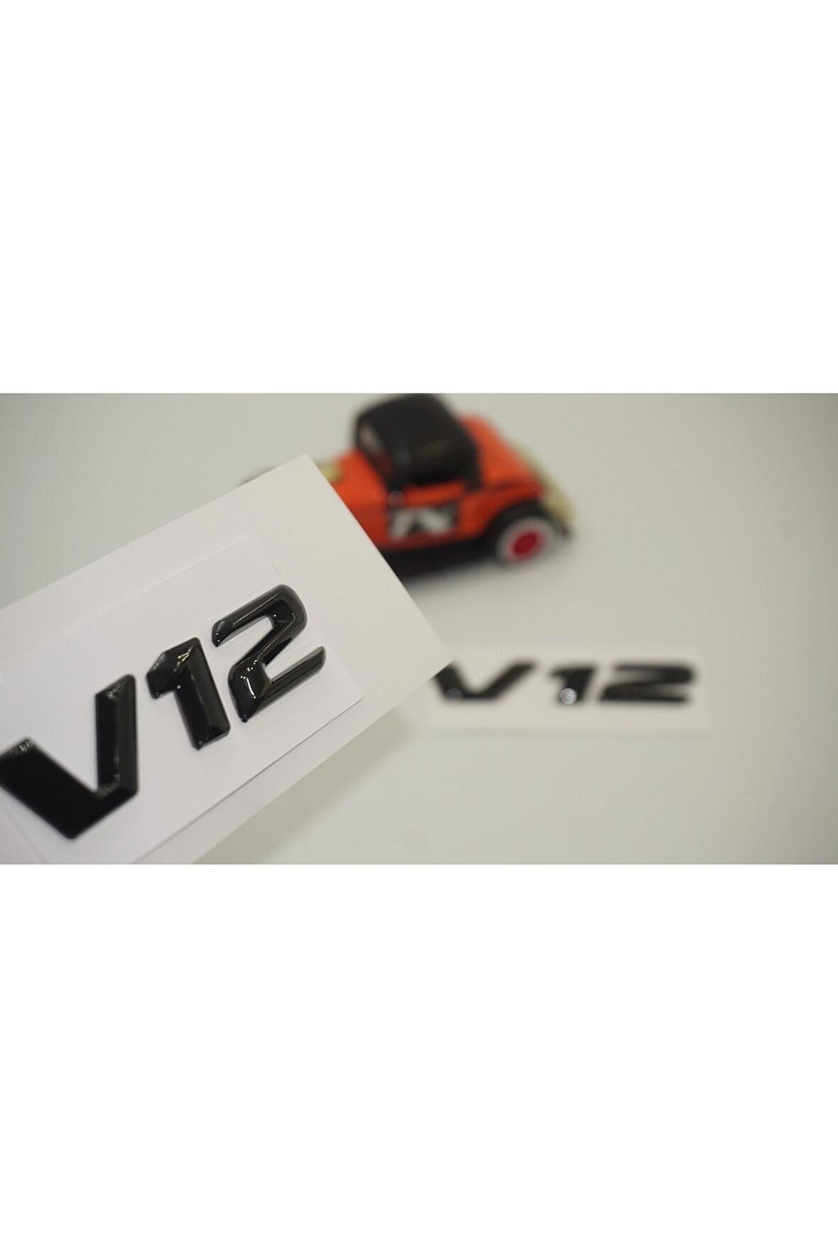 V12 Çamurluk Yanı Parlak Siyah Abs 3m Yazı Logo Ürün Uyumlu