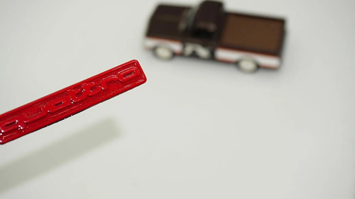 DK Tuning Quattro Kırmızı Torpido Bagaj Logo Amblem Audi İle Uyumlu