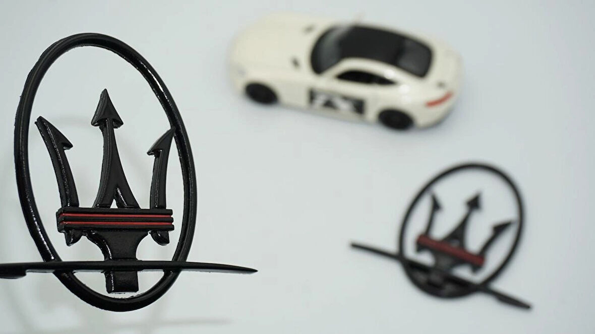 DK Tuning Maserati Yan Kanatlar Çemberli Kırmızı Siyah Rozet Amblem Seti