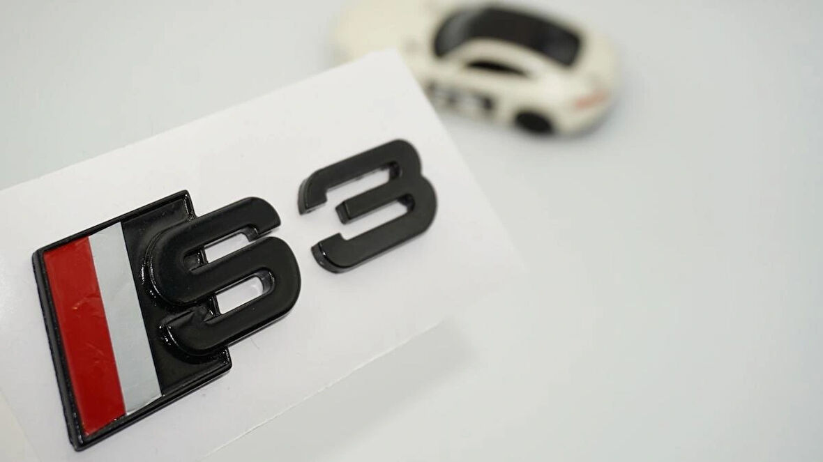 DK Tuning S3 Siyah Gri Kırmızı Bagaj Logo Audi İle Uyumlu