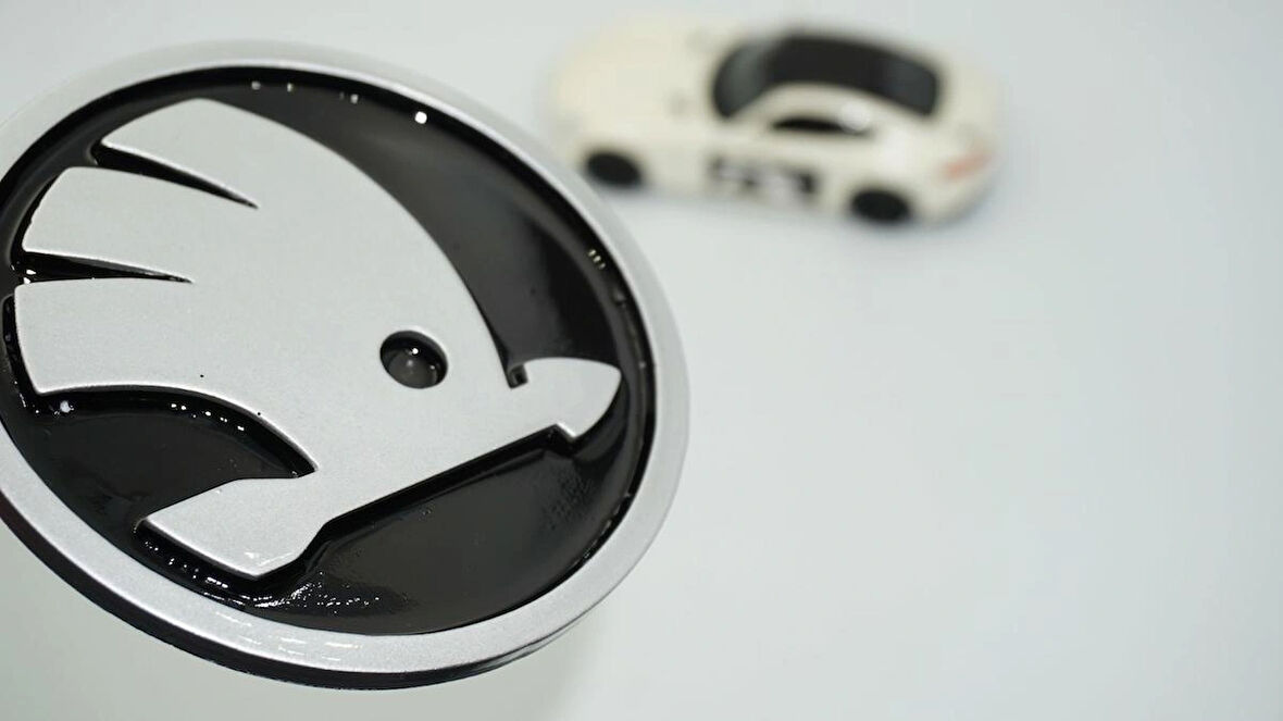 DK Tuning Skoda Ön Kaput 9cm Yeni Nesil Gri Siyah Logo Amblem