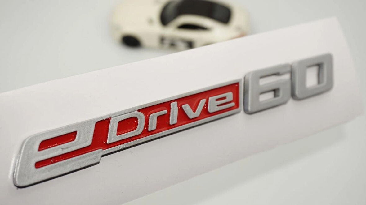 DK Tuning eDrive 60 Bagaj Gri Kırmızı Yeni Nesil Yazı Logo Bmw İle Uyumlu