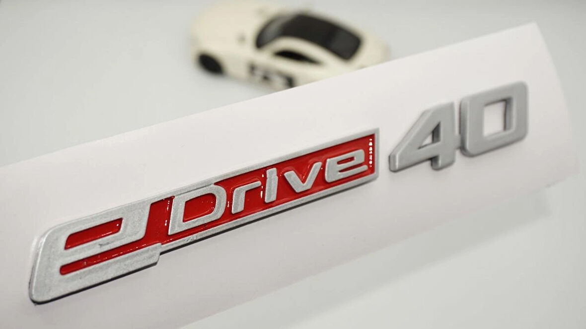 DK Tuning eDrive 40 Bagaj Gri Kırmızı Yeni Nesil Yazı Logo Bmw İle Uyumlu