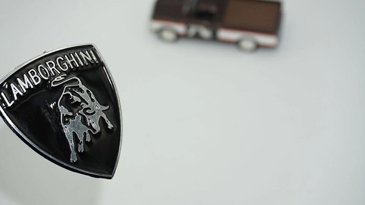 DK Tuning Lamborghini Kaput Body Siyah Metal Logo Amblem