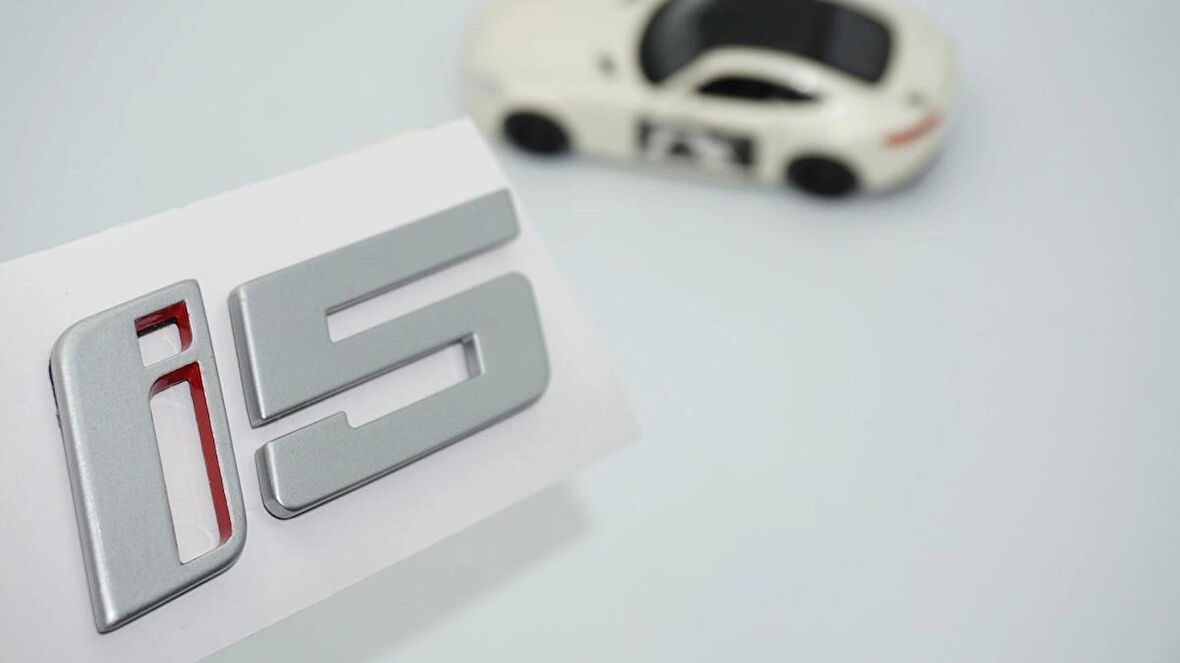 DK Tuning i5 Bagaj Kırmızı Gri ABS Yazı Logo Bmw İle Uyumlu