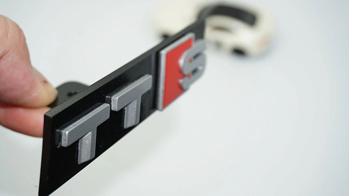 DK Tuning TTS Gri Kırmızı Ön Panjur Logo Arma Audi İle Uyumlu