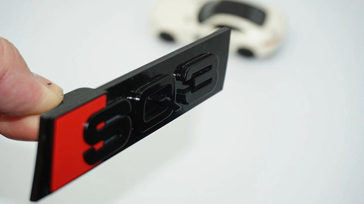 DK Tuning SQ3 Siyah Kırmızı Ön Panjur Logo Arma Audi İle Uyumlu