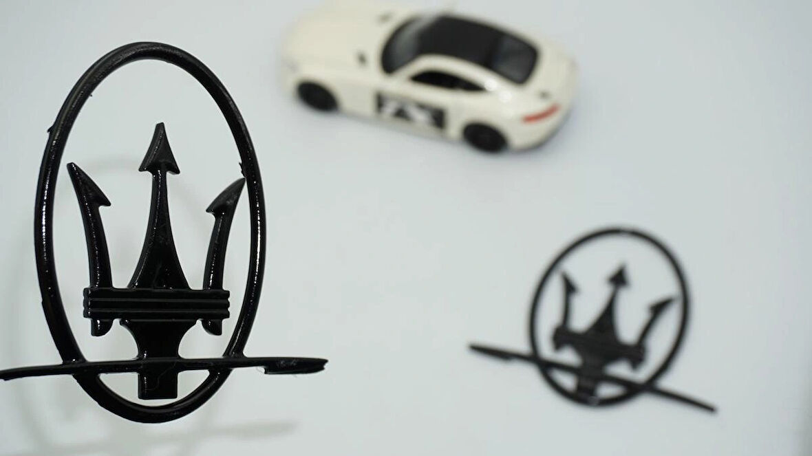 DK Tuning Maserati Yan Kanatlar Çemberli Siyah Rozet Amblem Seti