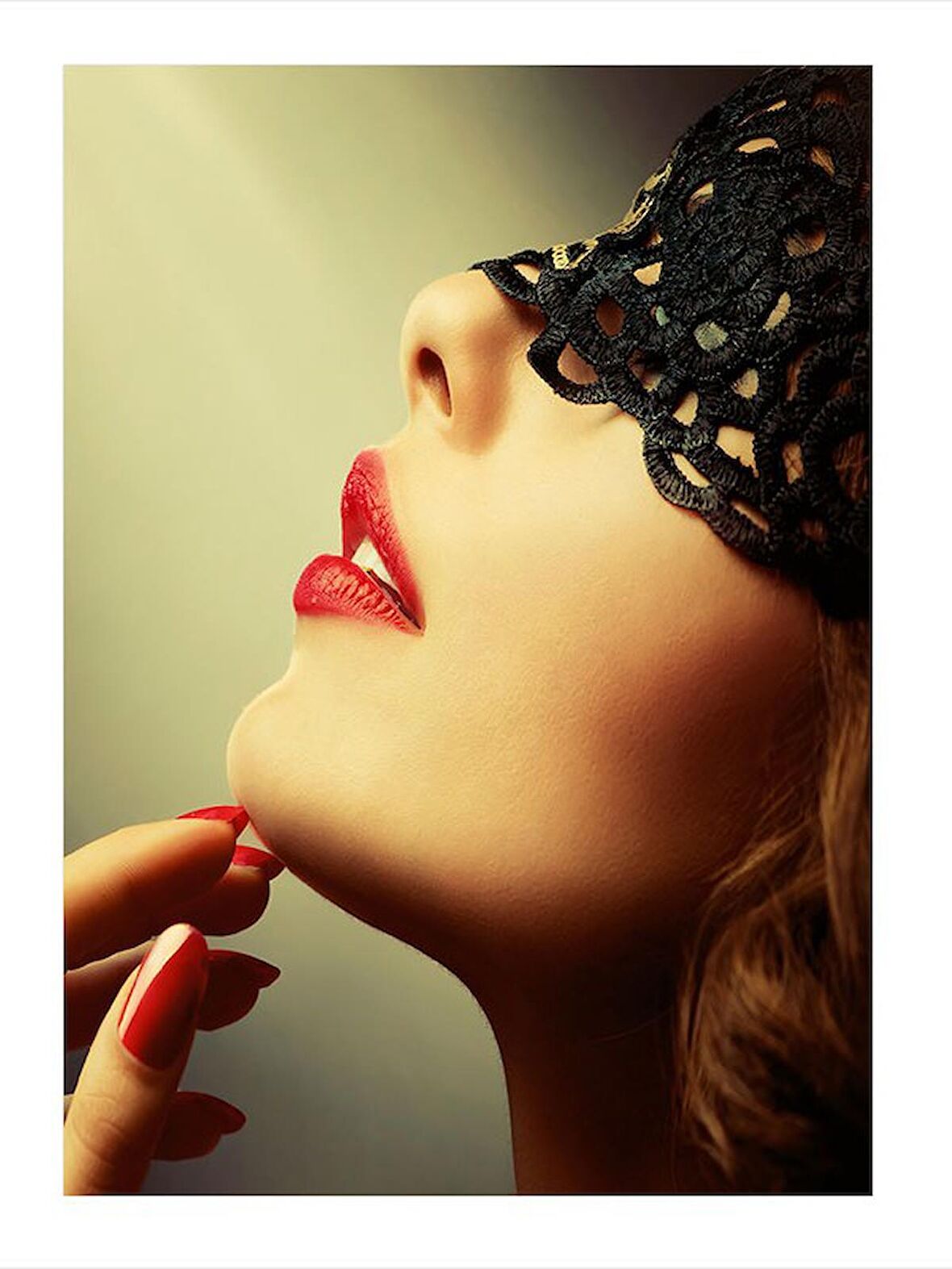 Maskeli Kadın Model Mdf tablo 18cm X 27cm