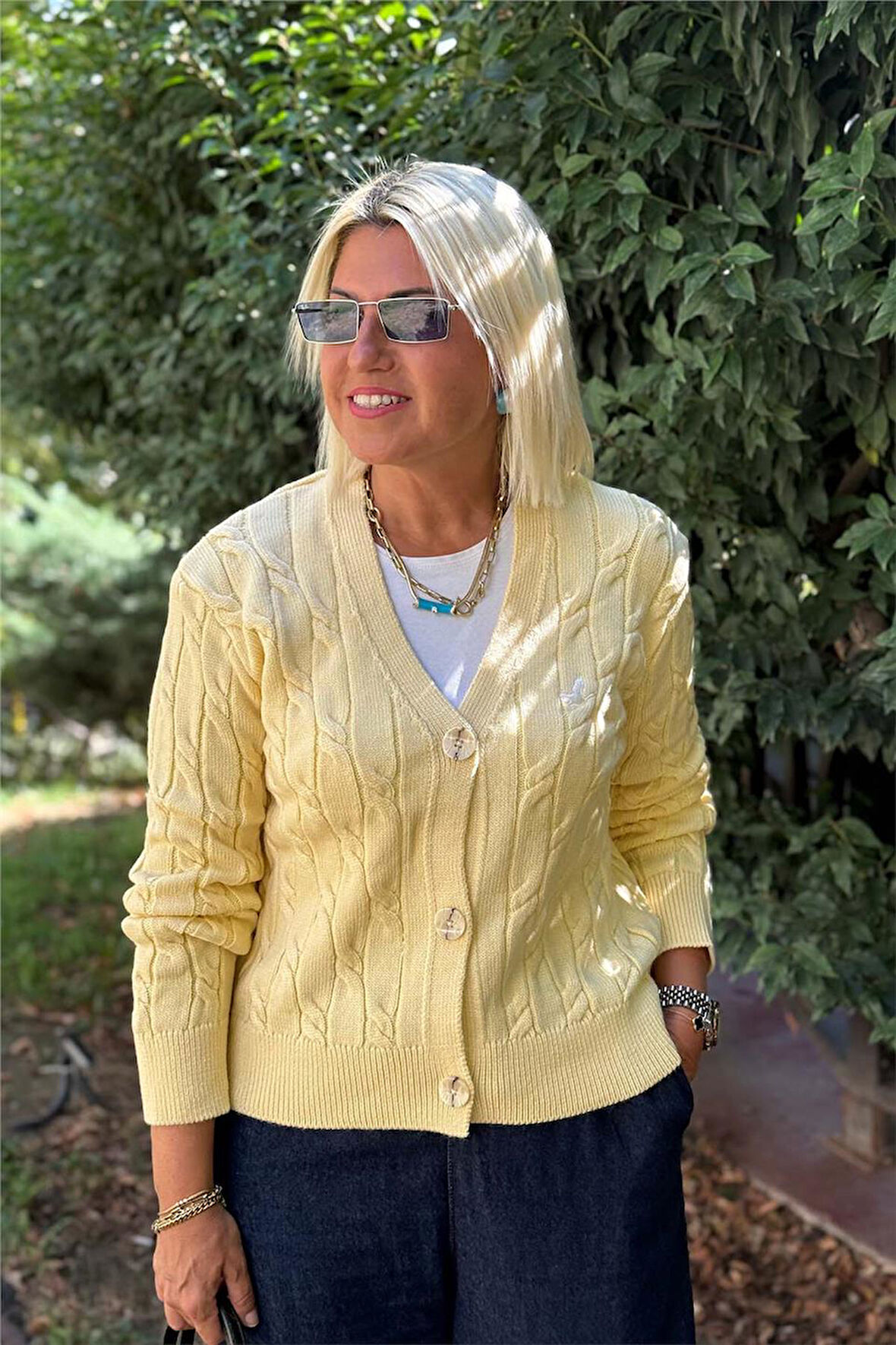 Sarı Kuş Nakışlı Saçörgü Düğmeli Hırka