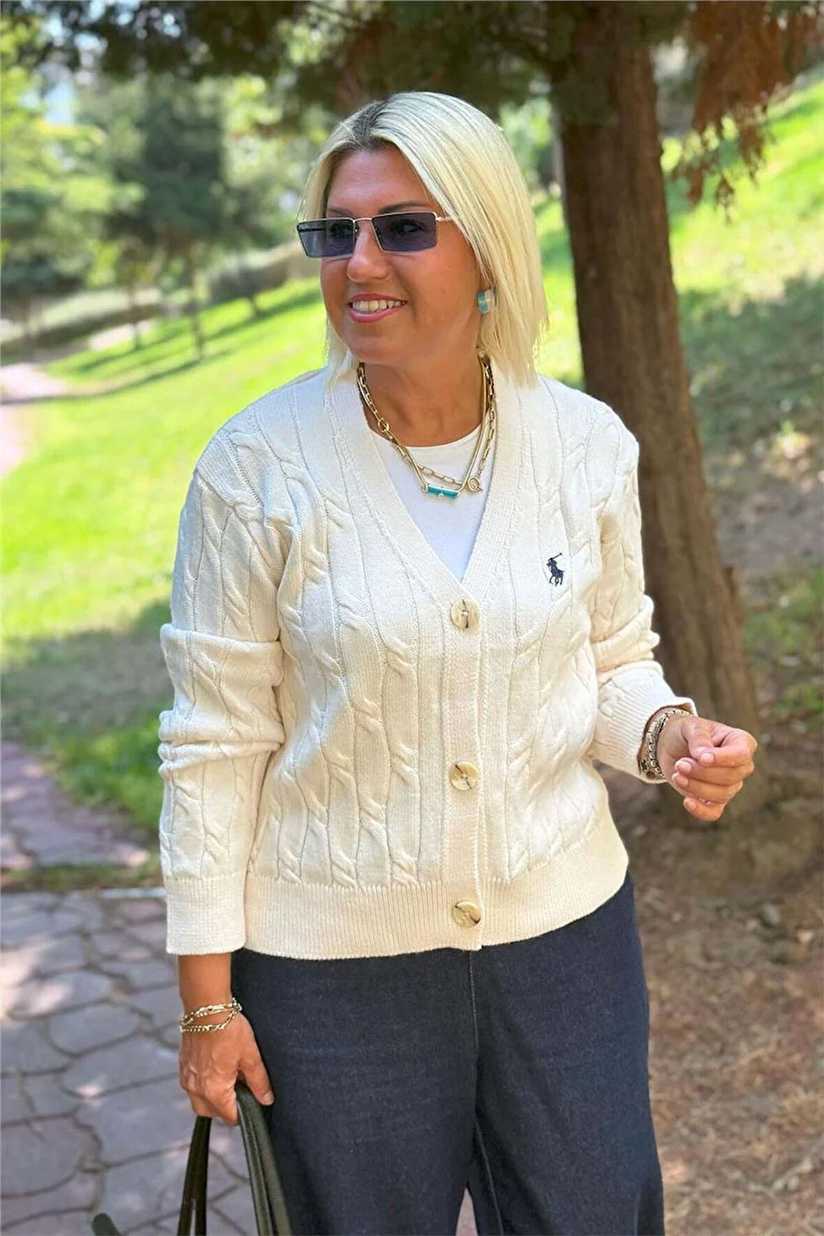 Nakış Armalı Düğmeli Hırka