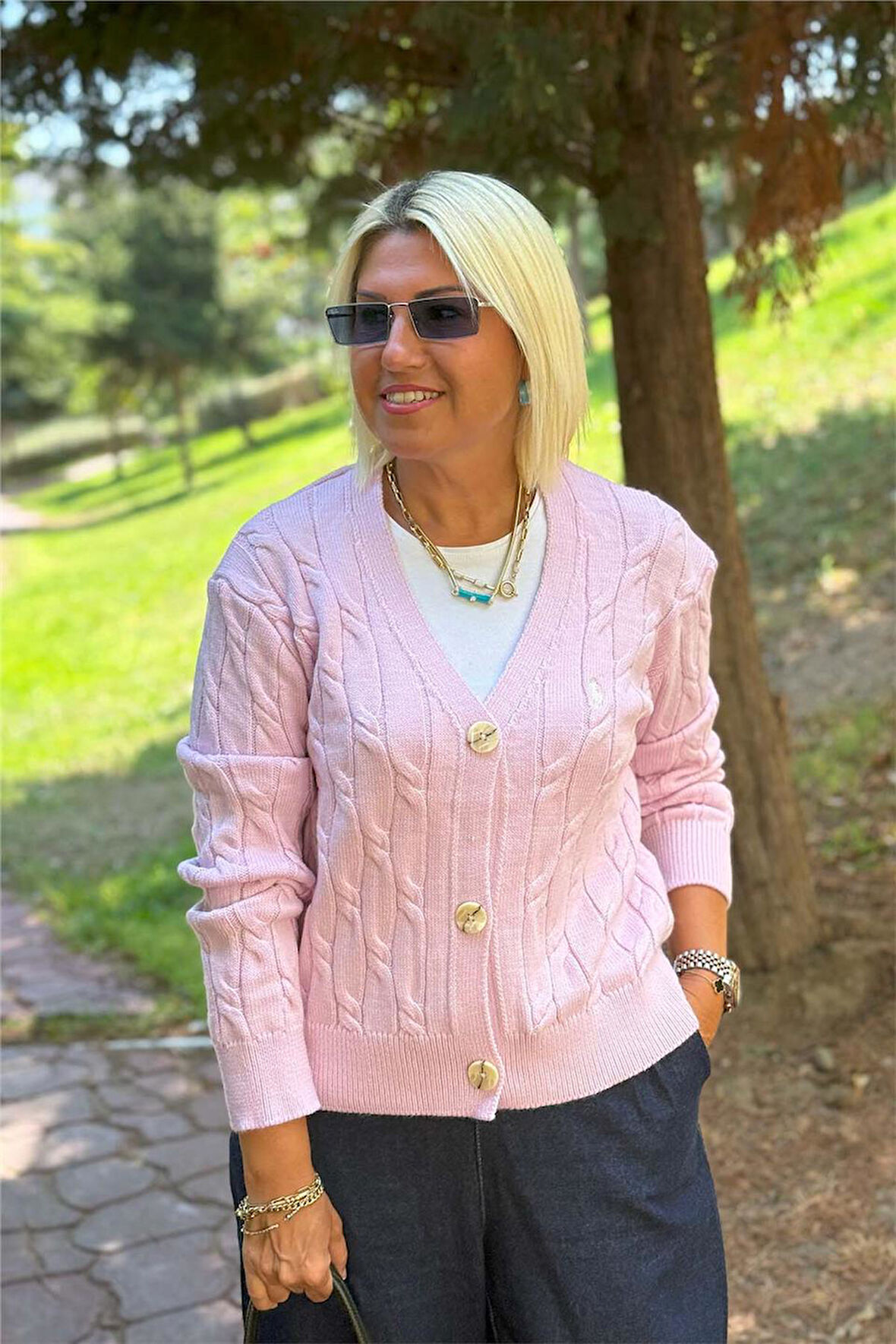 Nakış Armalı Düğmeli Hırka